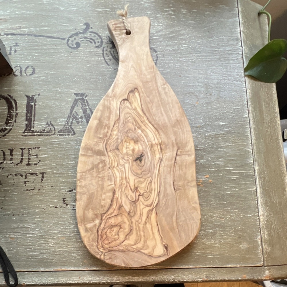 Medium Irregular Wood Cutting Board, Natural Grain, Hanging Hole, 30x18cm